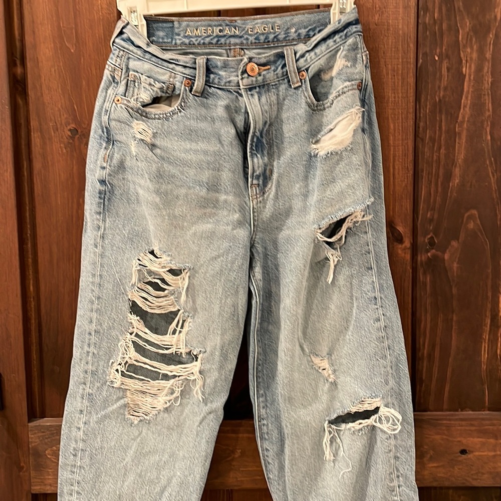 American Eagle distressed relaxed mom jeans Size 00 short